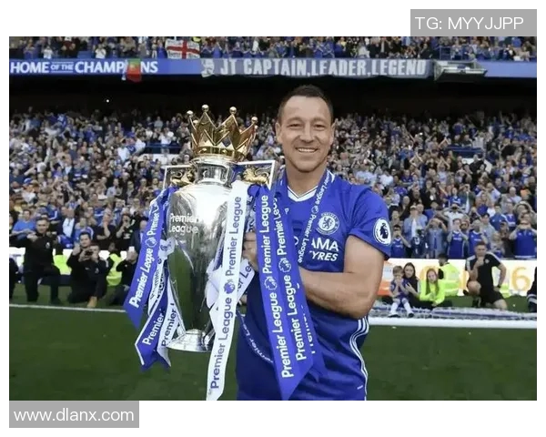 在绿茵场上闪耀的无名英雄不知名足球明星的传奇故事与奋斗历程