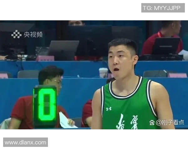 篮球明星运球训练技巧揭秘提升你的球场表现与控球能力